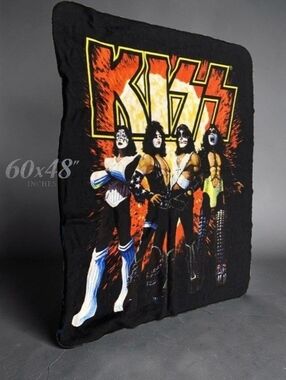Kiss Graphic Fleece Blanket - 2009 Throw